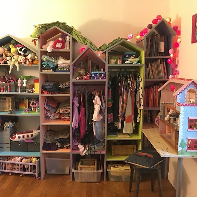 L'article qui parle de ces maisons en bois qui rangent le bazar de la chambre de ma fille est en ligne depuis hier :) #ciloubidouille #chambreenfant #kidsroom