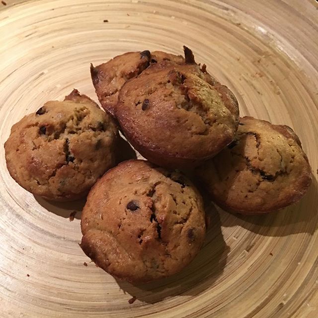 Muffins pépites de chocolat faits par Elouan (avec le kit de préparation bio et sans gluten ^^ @marlettecake ). Très bons !