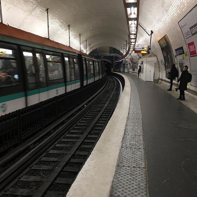Il y a quoi aujourd'hui ? Une promo sur les pompes en 42 et personne ne m'a rien dit ? #personne