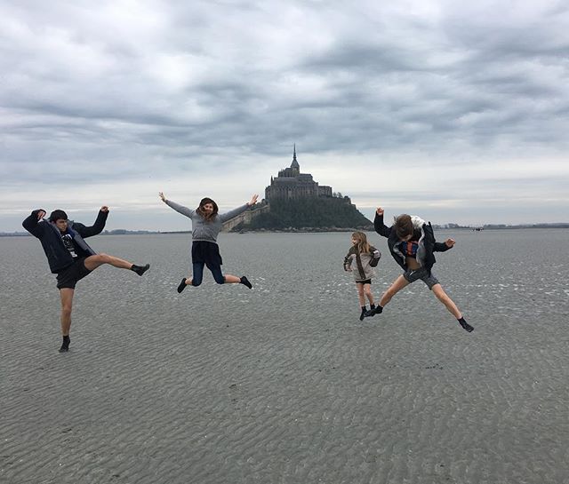 Mes 4 rigolos adorés d'amour fou de jumpers fous #montsaintmichel #ciloubidouillesorties