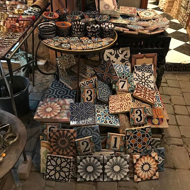 Les jolis carreaux de plâtre marocain #jemaaelfna #marrakech #ciloubidouilleauMaroc