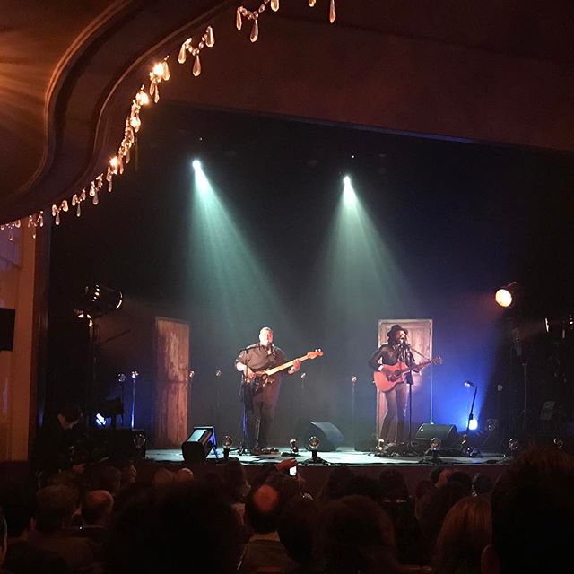 "Ce délicieux voyage au long court qui consiste à n'être que soi" - Le joli concert de Tété, son énergie solaire et sa bonne humeur bienveillante, c'est ce qui me fallait :) @tetetv #theatredelatelier