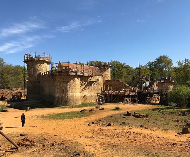 Virée au chateau de Guédelon, qui se construit depuis 20 ans selon les méthodes du moyen-âge. Impressionnant #ciloubidouillesorties #guedelon