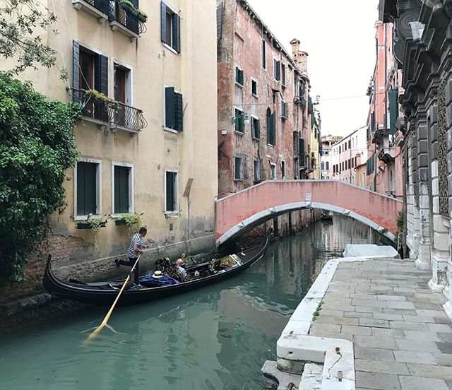 Purée, je suis à Venise ! C'est dingo non ???? #ciloubidouillesorties #venise #pagode
