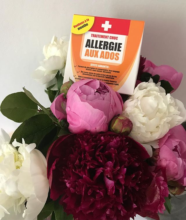 Des fleurs et des médicaments un peu spéciaux pour la fête des mères (pis plein de dessins et d'autres jolies surprises). Dans la série maman de plein d'enfants, pour les cadeaux, je recommande les filles ! Elles assurent quand mm plus que mes gars ^^