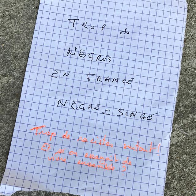 Ca ne sert à rien, je sais, mais je n'ai pas pu m'empêcher de répondre à ce mot trouvé dans la rue. Et si on essayait de vivre ensemble ?