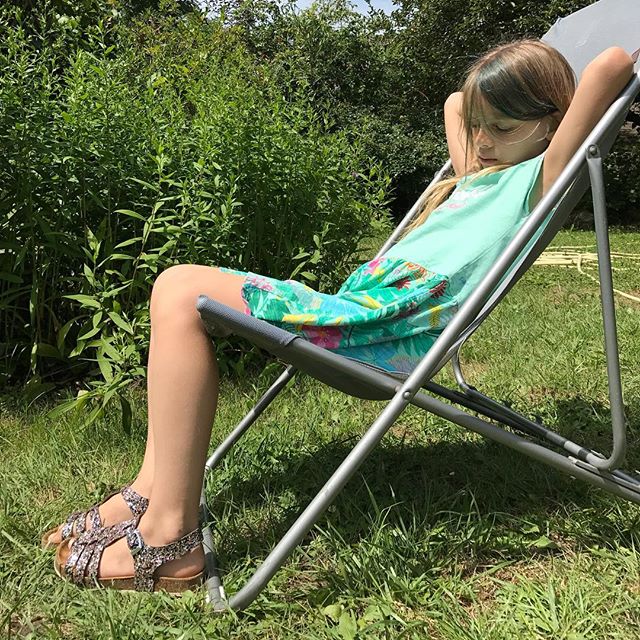 Petite asperge jolie qui se dore au soleil