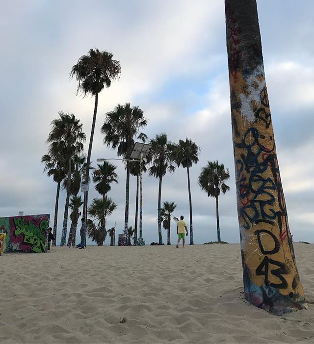 Il y a le #yarnbombing et le tagbombing :) #venice #losangeles #ciloubidouilleinUSA