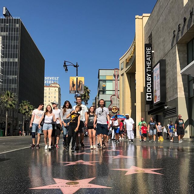 On ne connait pas grand monde de tous ces noms étoilés gravés dans le marbre mais c'est marrant quand même #losangeles #walkoffame #ciloubidouilleinUSA