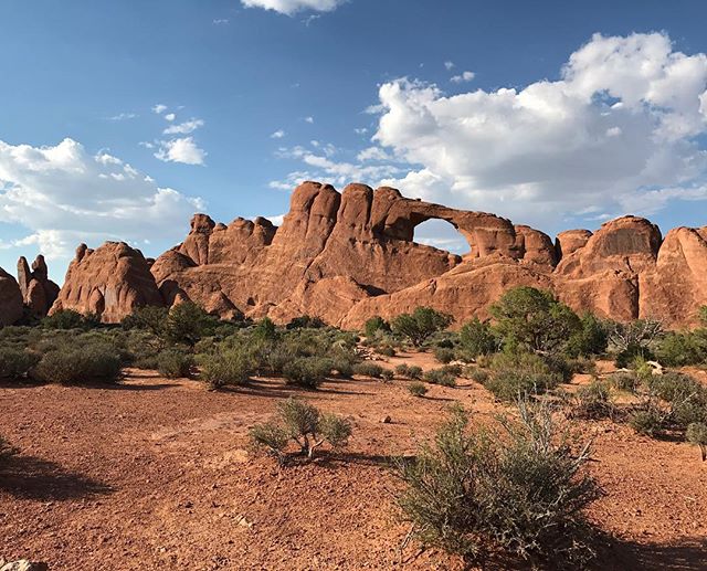 Oh un p'tit trou ! Et la jolie lumière de fin de journée... #archesparkmoab #moab #arches #ciloubidouilleinUSA