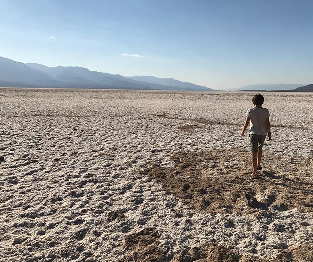 Désert de sel... étonnant de trouver ces étendues de blanc, surnommée playas, qui ne sont que des croutes de sel #deathvalley #ciloubidouilleinUSA