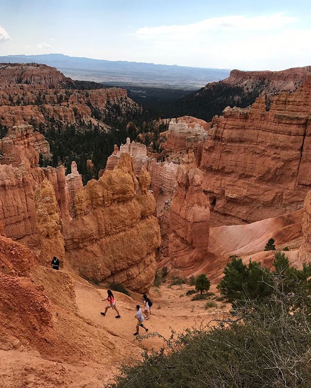 Jolie balade dans un monde aussi ocre qu'un film avec Amélie Poulain #brycecanyon #brycecanyonnationalpark #ciloubidouilleinUSA