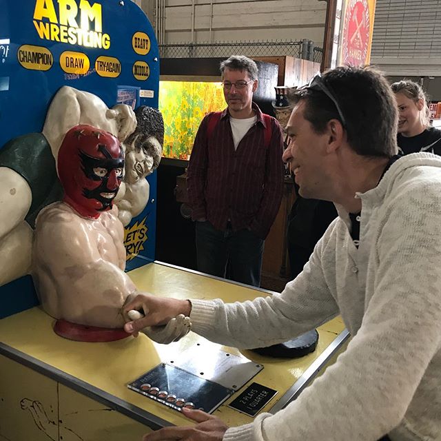 L'homme a battu la machine... nous sommes au musée de la mécanique, où un collectionneur a rassemblé des machines de fête foraine vintage... l'entrée est gratuite, les jeux payants :) #sanfran #sanfrancisco #sf #ciloubidouilleinUSA