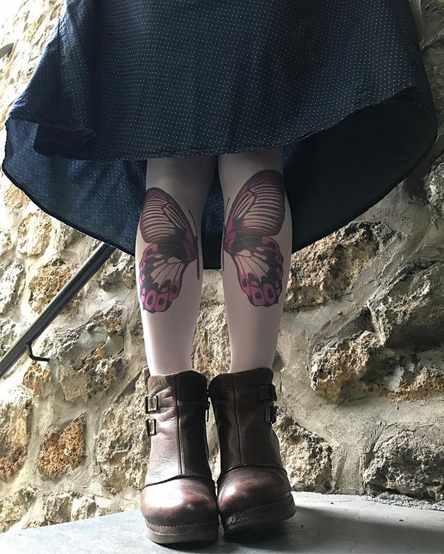 Je déclare la saison des collants 2017/2018 ouverte (après tout, si le mois d'aout porte les vêtements de octobre, il n'y a pas de raison pour que je ne suive pas la tendance...) #tights #ciloubidouillecollant