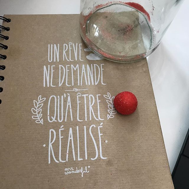 J'ai dû rêver de vider mon pot de fraises Tagada... #zérocontrôle #jemesaoule #putaindegestiondebouffedemerde