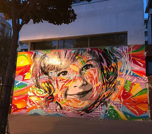 Le plus pénible avec les trajets en vélo, c'est de décrocher son tel du support pour pouvoir prendre les grafitis en photo ! ^^ #streetart