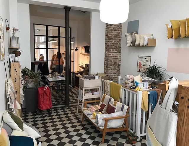 Atelier teinture végétale chez @ourwholeconcept #teinturevégétale #gniiii