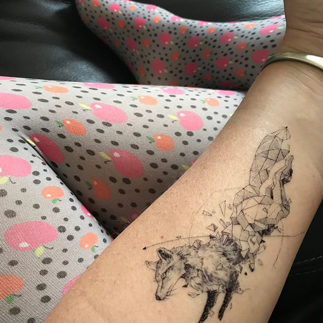 Renard à fleur de peau, pommes à pleines jambes, je suis mon propre doudou ! #ciloubidouillecollant #ciloubidouilletattoo