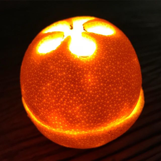 Maëlle rend les oranges lumineuses. J’adore qu’elle cherche la magie, l’extra dans l’ordinaire