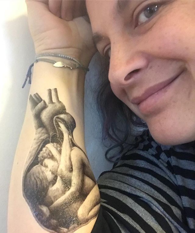 Le tattoo coquinou... je l’aime bien celui-là. Sinon, vous êtes nombreux à me demander où je les achète. Je vous ai mis un lien aliexpress dans ma bio vers une des boutiques que j’aime bien mais en vrai, il suffit de taper tatouage temporaire et vous allez forcément trouver votre bonheur ! #ciloubidouilletattoo