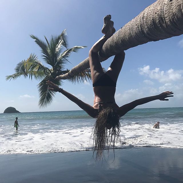 Tu la connais cette position de yoga ? #mygirl #strongisthenewpretty #cilouenmartinique #ansecouleuvre #martinique