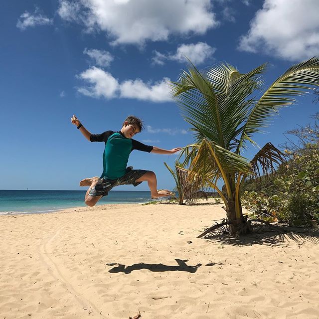 Peut-être le dernier jour de plage (on prend l’avion demain soir). On est retournés aux Salines. Et c’est toujours aussi beau qu’une carte postale :) #cilouenmartinique #lessalines #martinique