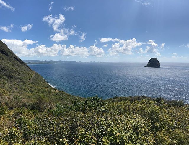 Le rocher du diamant, haut de 176mètres quand même, est le reste d’une ancienne remontée de magma. #cilouenmartinique #diamant