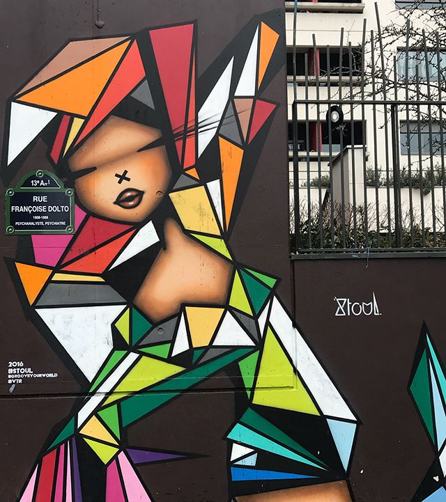 Petite pêche de graffitis au sortir d’un déjeuner avec les copines #streetart #graffiti #paris