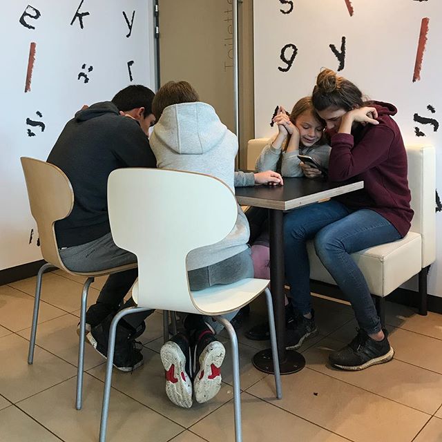 Pause travaux au Mac Do ! Je les aime ces quatre complices-là !