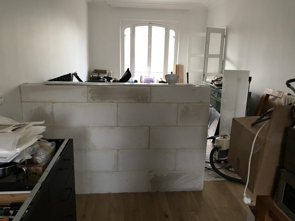 Installation de la cuisine : le montage #2 6 muret bar à construire
