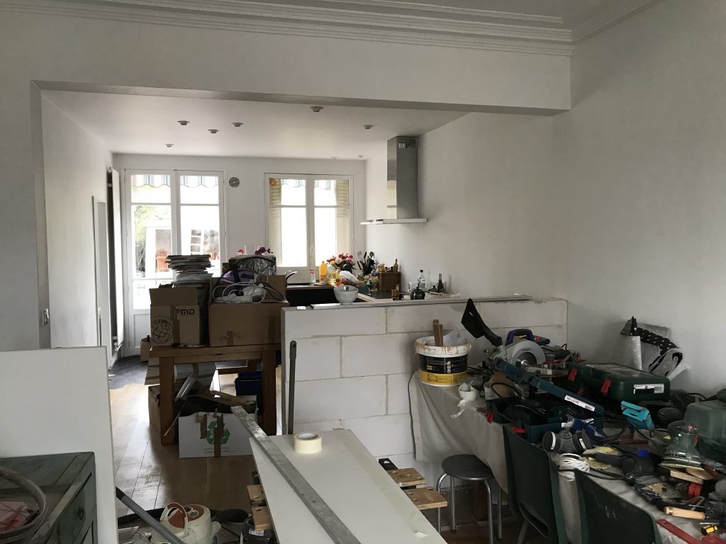 Installation de la cuisine : le montage #2 7 construction d'un mur de séparation cuisine salle à manger