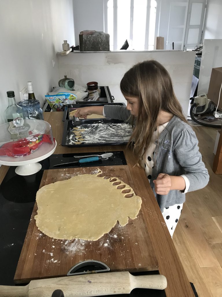 Installation de la cuisine : le montage #2 9 cuisine avec un enfant