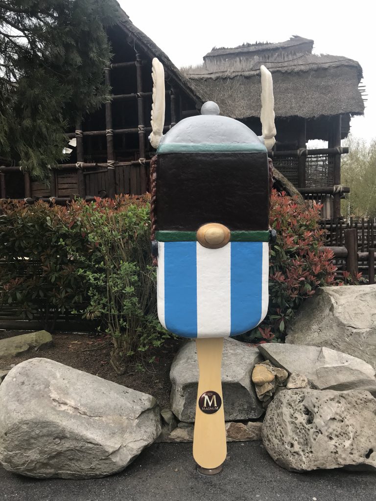 Le Parc Astérix en famille 15 glace magnum Obélix