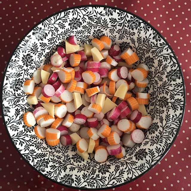 La salade chelou du midi ^^ #radis #surimi #gouda
