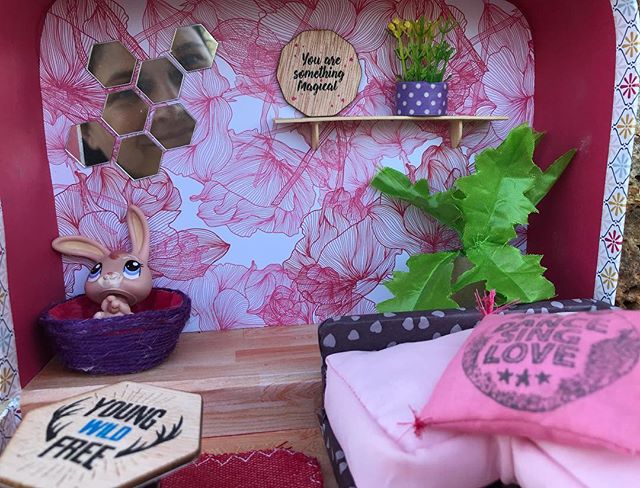 Ca parle maison de poupée dans une valise sur mon blog :). #ciloubidouille #dollhouse #suitcasedollhouse #maisondepoupee
