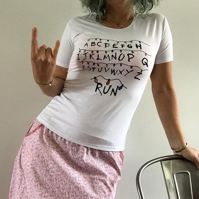 Je me demande souvent pourquoi et vers quoi je cours en ce moment. Alors j’ai déniché le tee-shirt qui va bien, qui fait de moi une stranger thing. Bref, je suis en train de monter ma boîte. . Oui je vous en dirai plus bientôt. Mais là je cours ^^.Le lien du tee-shirt est dans ma bio insta (@aliexpress.official )