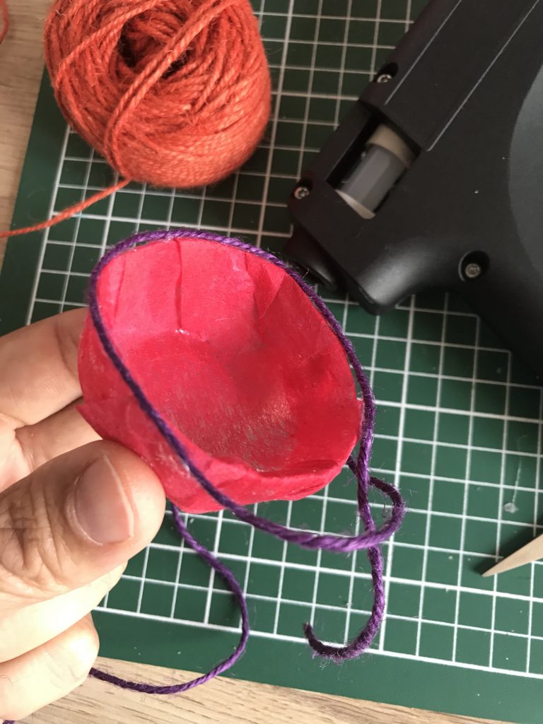 Maison de poupée dans une valise 8 Maison de poupée - fabrication panier