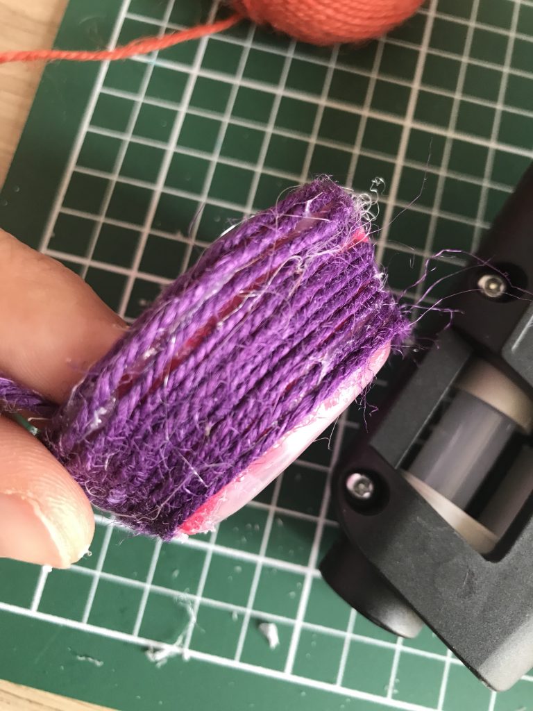 Maison de poupée dans une valise 9 Maison de poupée - fabrication panier ficelle