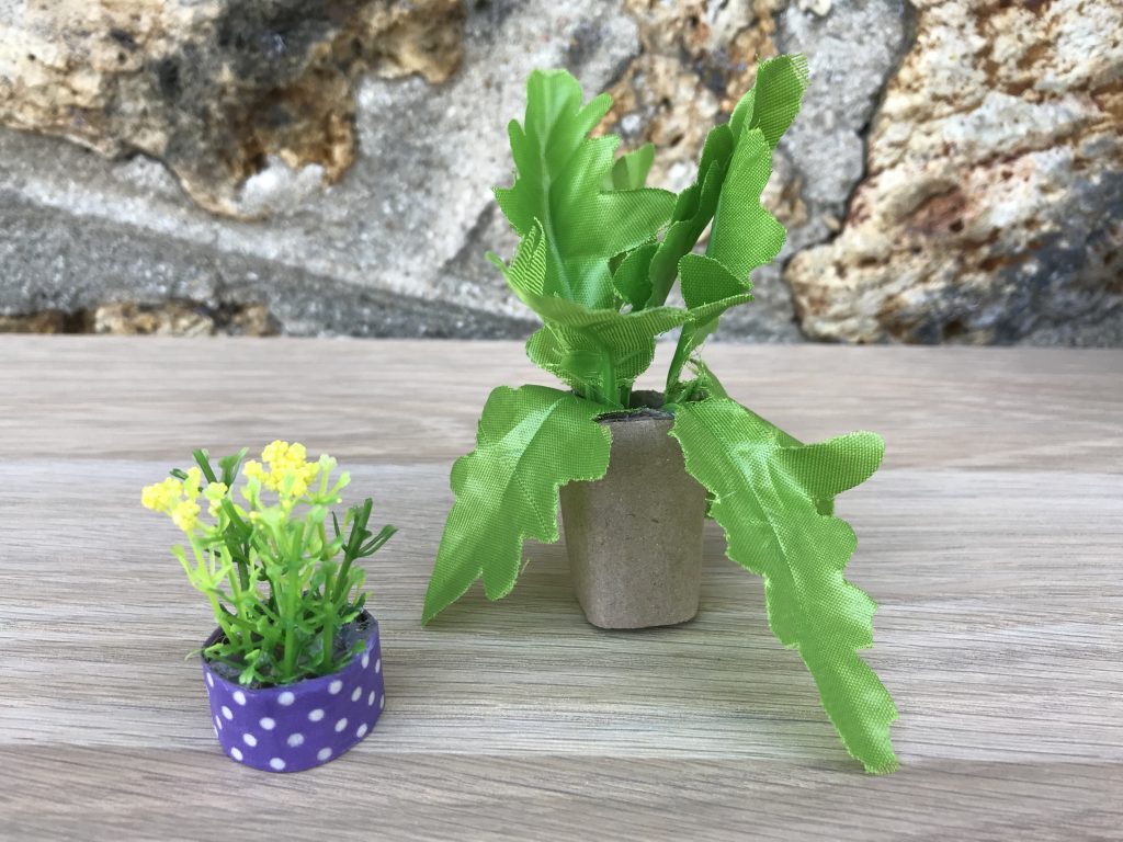 Maison de poupée dans une valise 14 Maison de poupée - plantes vertes DIY