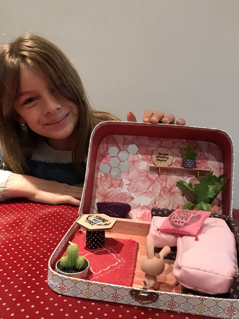 Maison de poupée dans une valise 29 maison de poupée
