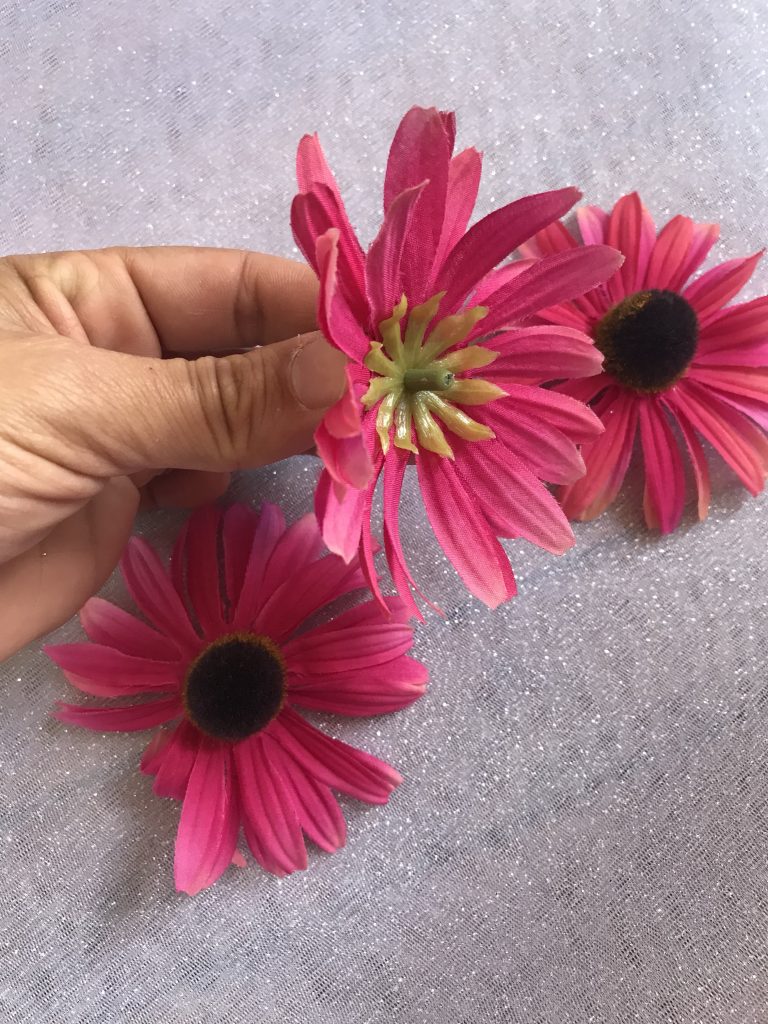 Faire un tutu lumineux : une joie de petite fille 4 Tutu lumineux - fleurs plastiques