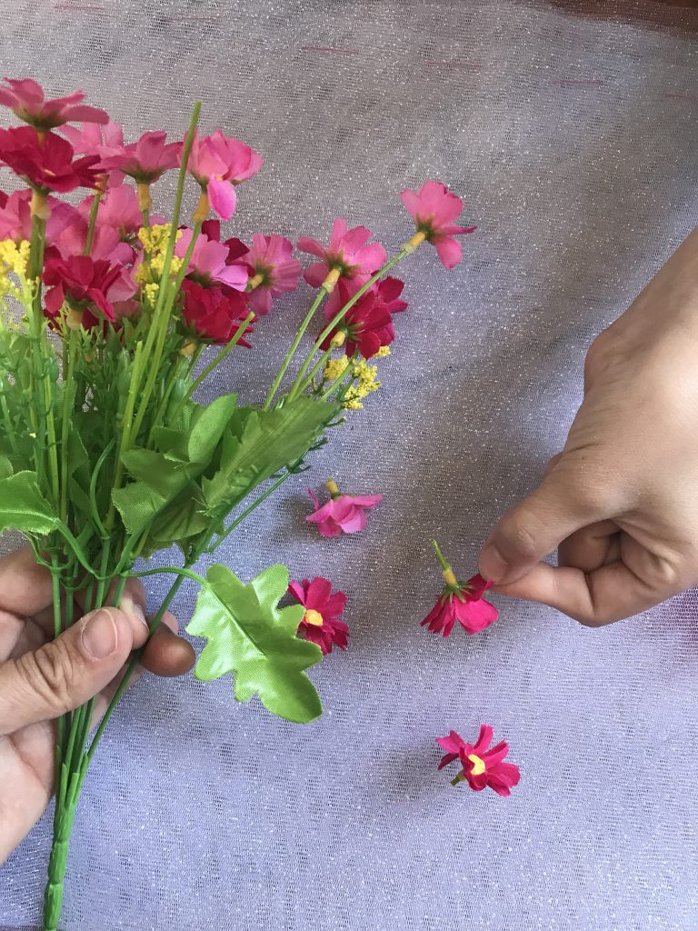 Faire un tutu lumineux : une joie de petite fille 3 Tutu lumineux - fleurs en plastique