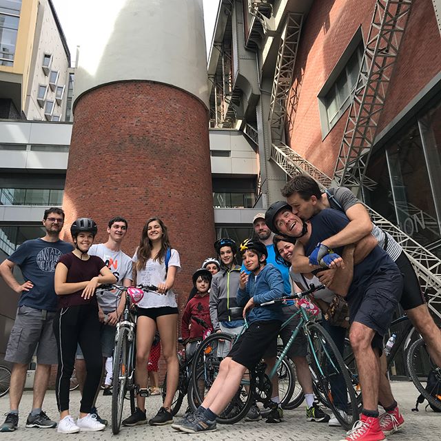 Vélotour 2018. Soleil, joli parcours, copains... Nous sommes passés par l’hypodrome de Vincennes, l’école du breuil, les Arts et Métiers, les Gobelins, les hôpitaux de Saint-Maurice, l’aquarium du palais de la porte dorée, la coulée verte... Super chouette ! #velo #velotour #parisavelo