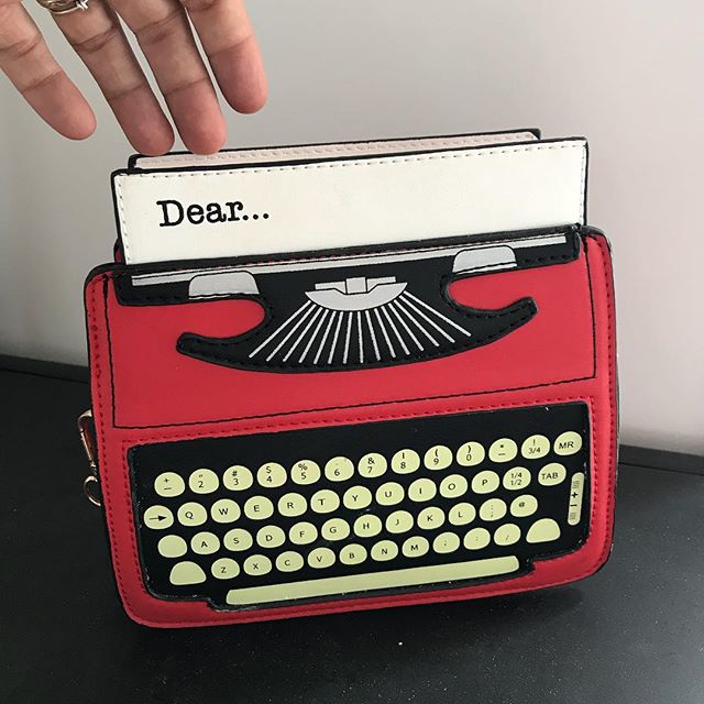 Petit sac à main minimaliste pour la mariage de ma sœur. 1 Sac à main machine à écrire rouge