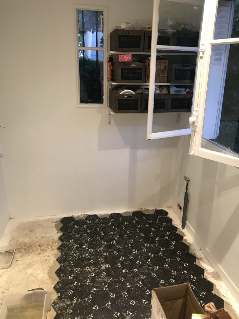 Une arrière-cuisine : la pièce qu'on adore 5 Arrière-cuisine - pose du carrelage