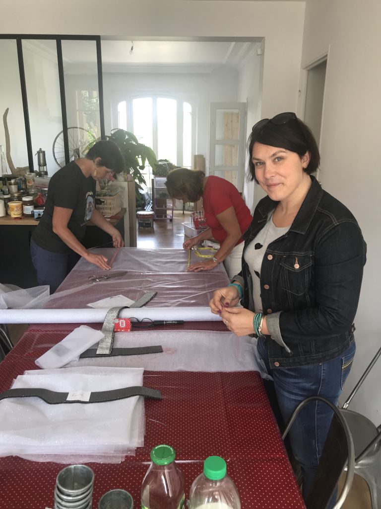 L'Atelier du Petit Colibri - Jupe tutu rouge à pois blanc Ceinture  élastique Pour une petite puce de 3 ans Peut servir de déguisement (minnie)  ou pour tout autre évènement (anniversaire, mariage)