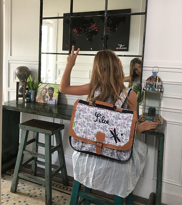 Faire de la Rentrée un Moment Heureux 1 cartable personnalisé : rentrée scolaire