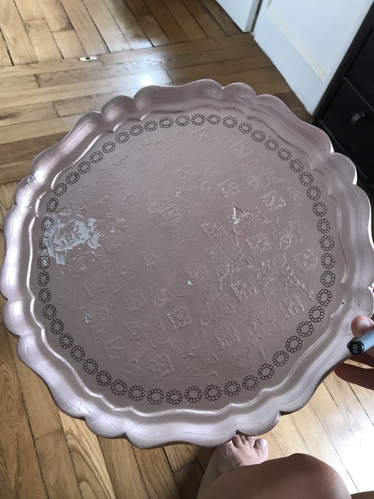 customisation de guéridon - décoration au feutre