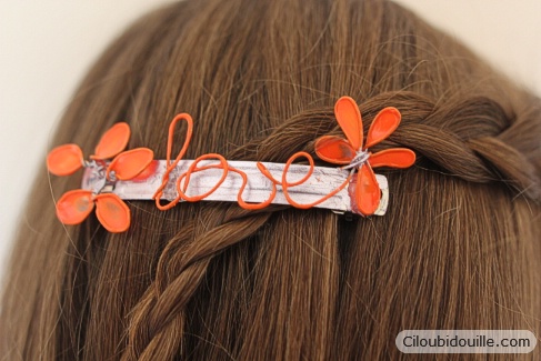 barrette artisanale avec une déco réalisée à partir de fil de fer et de vernis à ongles