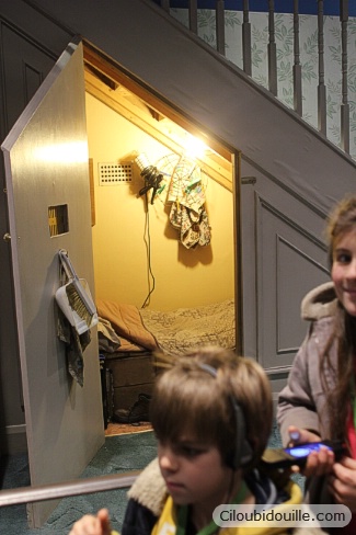 chambre de harry potter sous l'escalier